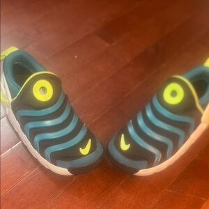 Nike Kids Black and Blue Slip-On Sneakers